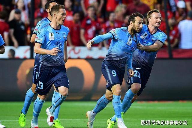 2米16与1米7！霍姆格伦官宣恋情，现女友是维拉中场埃利奥特前任